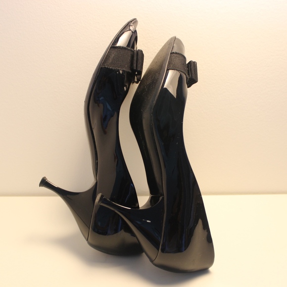 SOLD📍Classically beautiful Ferragamo shoes. - Picture 7 of 9